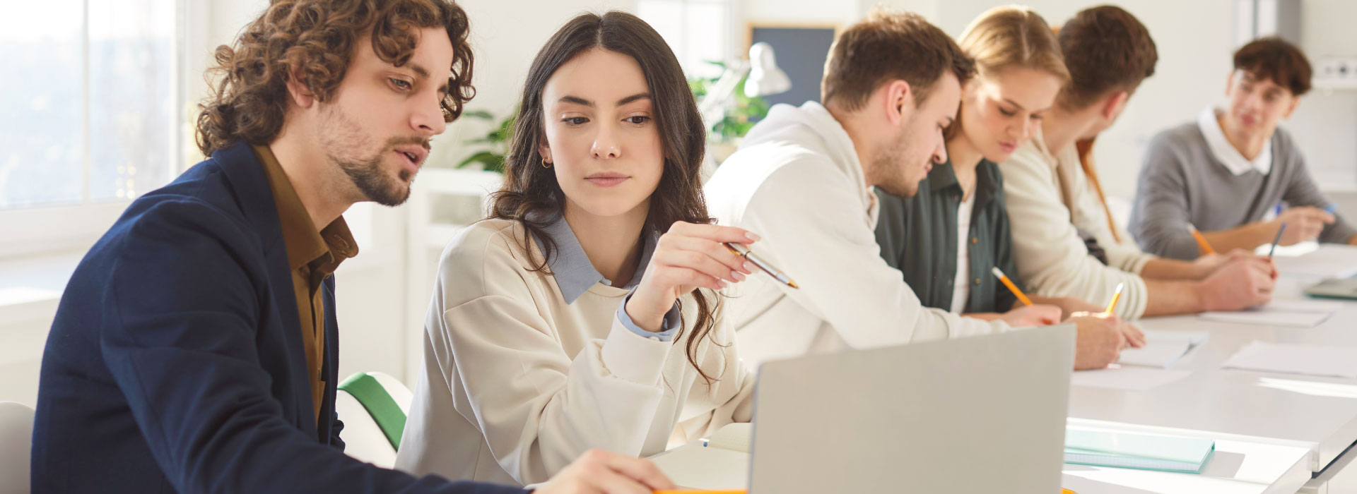 Jak się przebranżowić skutecznie i bez ryzyka? Sprawdź, jakie masz możliwości w 2025 roku