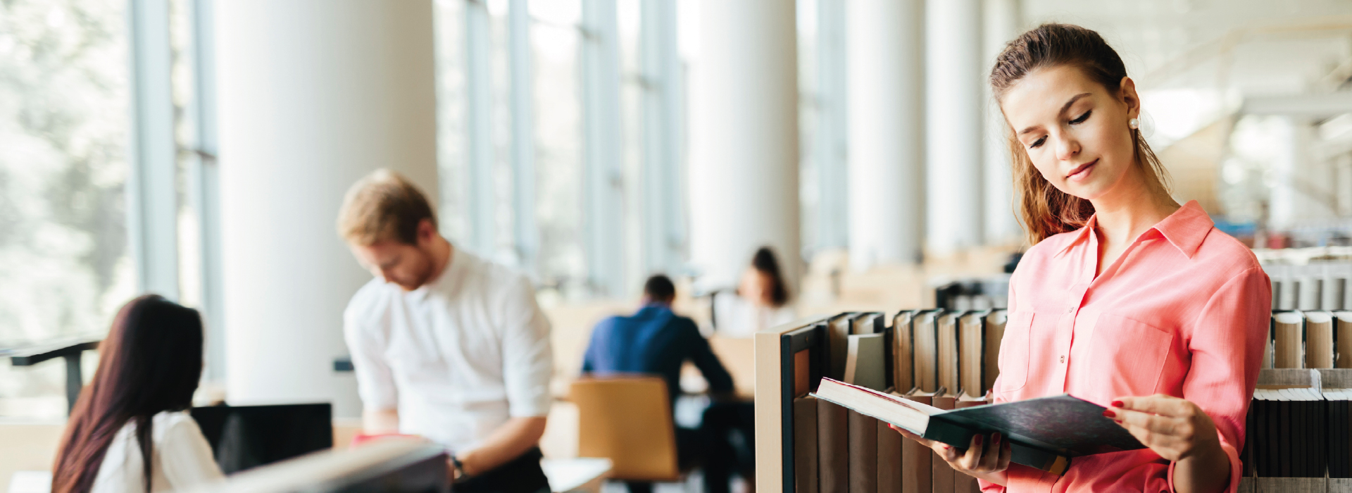 Co daje szkoła policealna osobom dorosłym? Zawód, kwalifikacje i szansę na lepszą pracę!