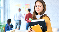 Od jakiego wieku można iść do szkoły policealnej? Poznaj najważniejsze warunki