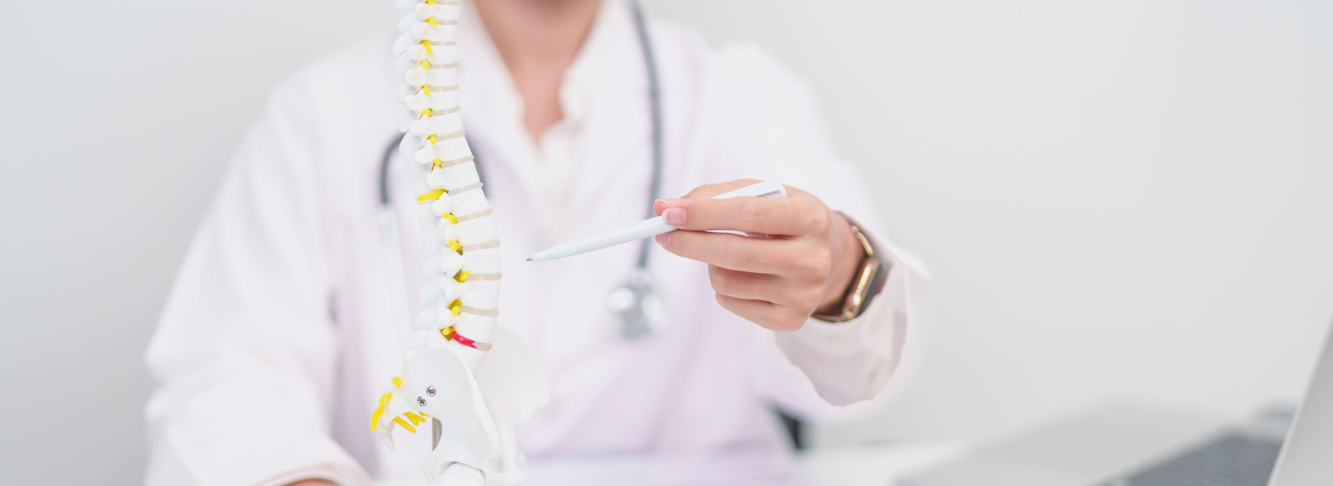 Technik ortopeda – czym się zajmuje, ile zarabia i jak nim zostać?