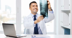 Technik ortopeda – czym się zajmuje, ile zarabia i jak nim zostać?