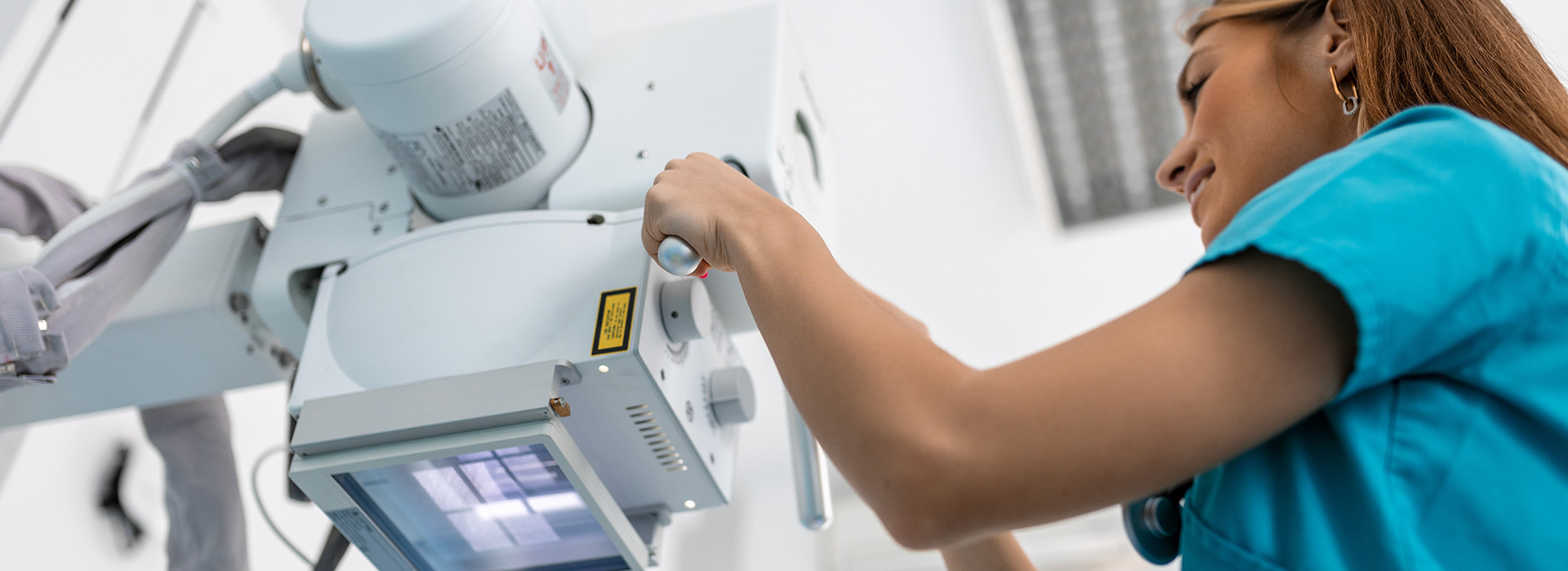 Jak działa technik elektroniki i informatyki medycznej i dlaczego to zawód z przyszłością?