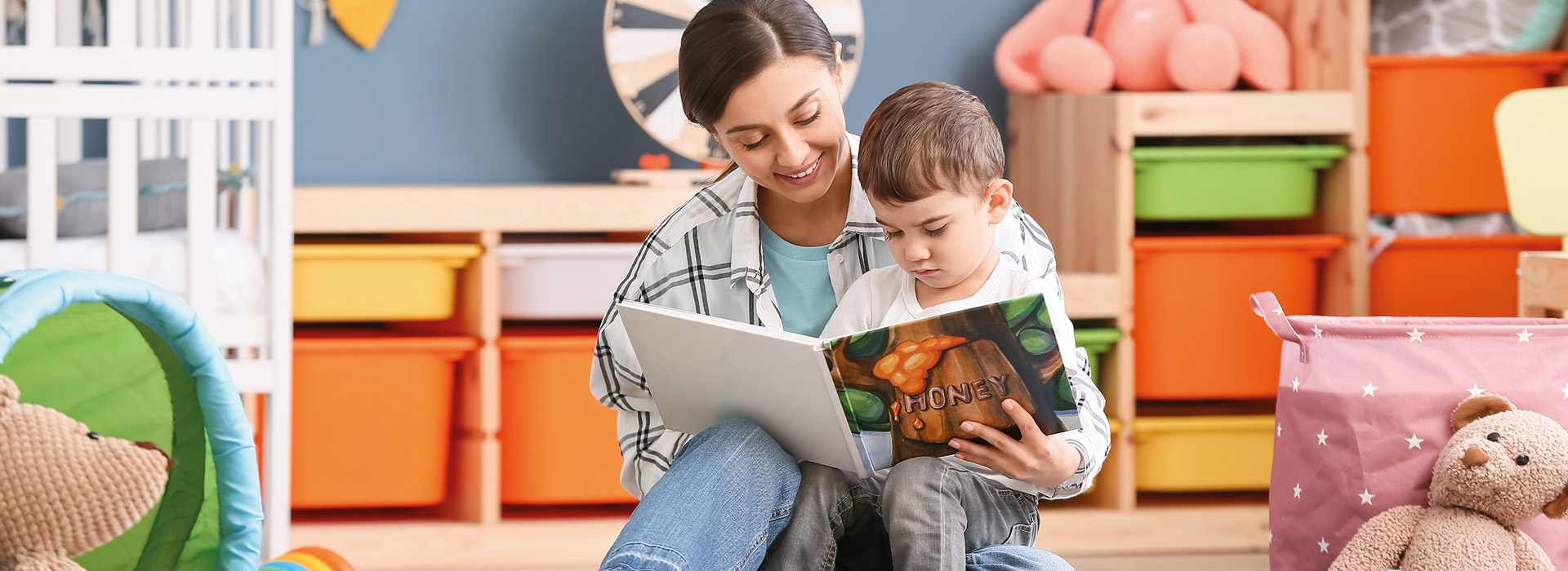 Opiekunka dziecięca czy niania? Sprawdź różnice w uprawnieniach i zarobkach