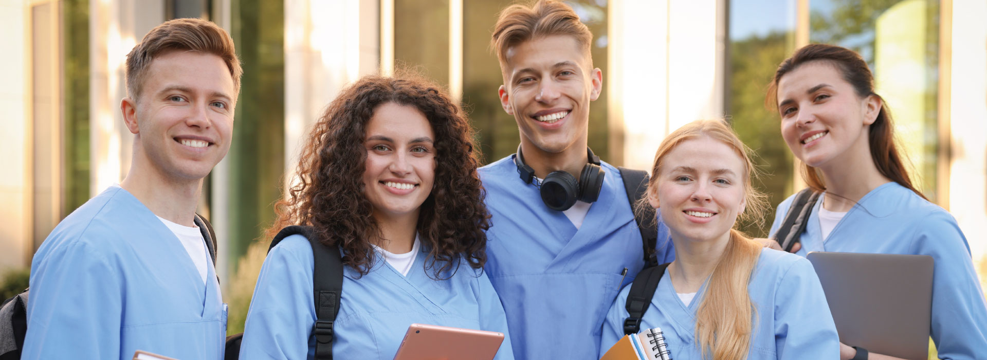 5 kierunków po szkole medycznej, które dają pracę od zaraz. Gdzie jest zapotrzebowanie?
