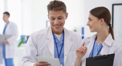 5 kierunków po szkole medycznej, które dają pracę od zaraz. Gdzie jest zapotrzebowanie?