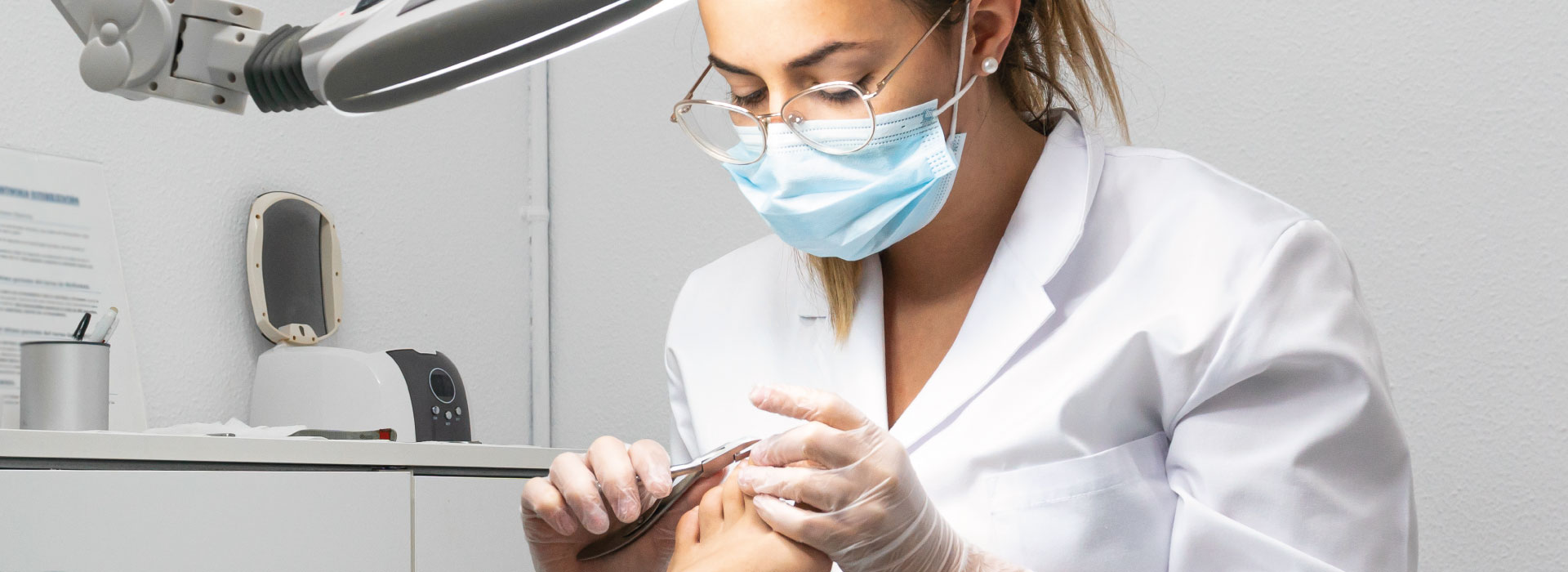 Jak zostać podologiem? Jeśli kochasz precyzję i chcesz pomagać, ten zawód jest dla Ciebie