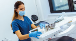 Jak zostać asystentką stomatologiczną? Kompleksowy przewodnik od szkoły po karierę w gabinecie