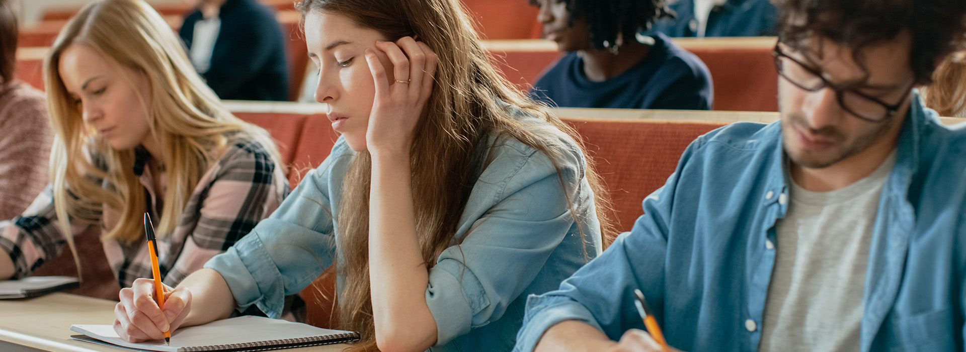 Jakie wykształcenie po szkole policealnej? Sprawdź, co naprawdę masz na papierze