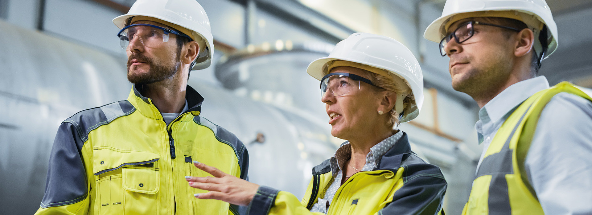 Technik BHP po szkole policealnej – jak zostać niezbędnym specjalistą w każdej firmie?