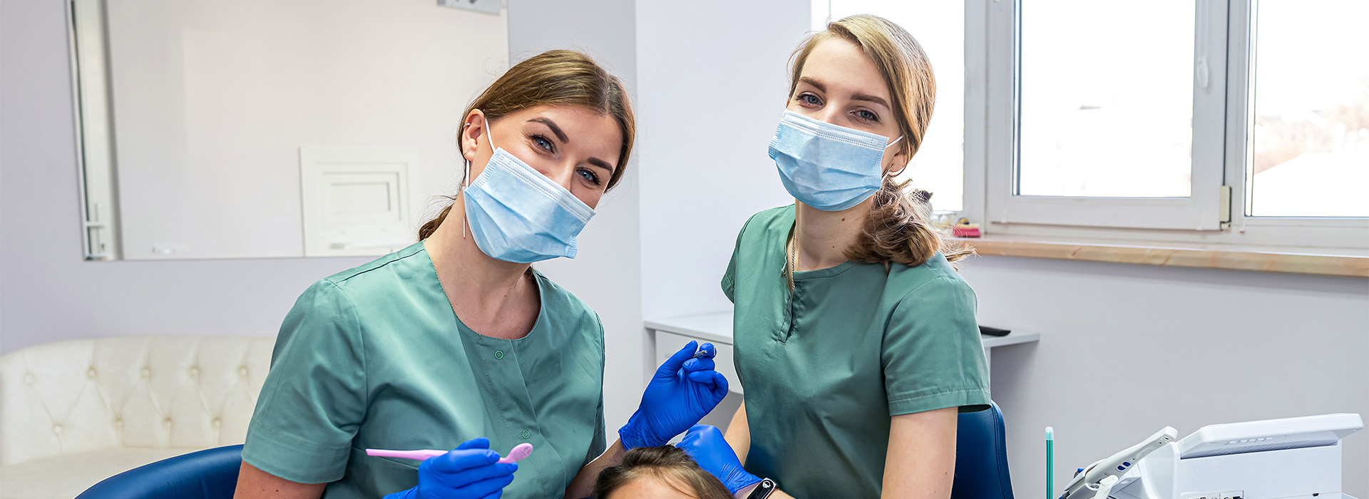 Asystentka i higienistka stomatologiczna – dlaczego te kierunki to hit rekrutacyjny?