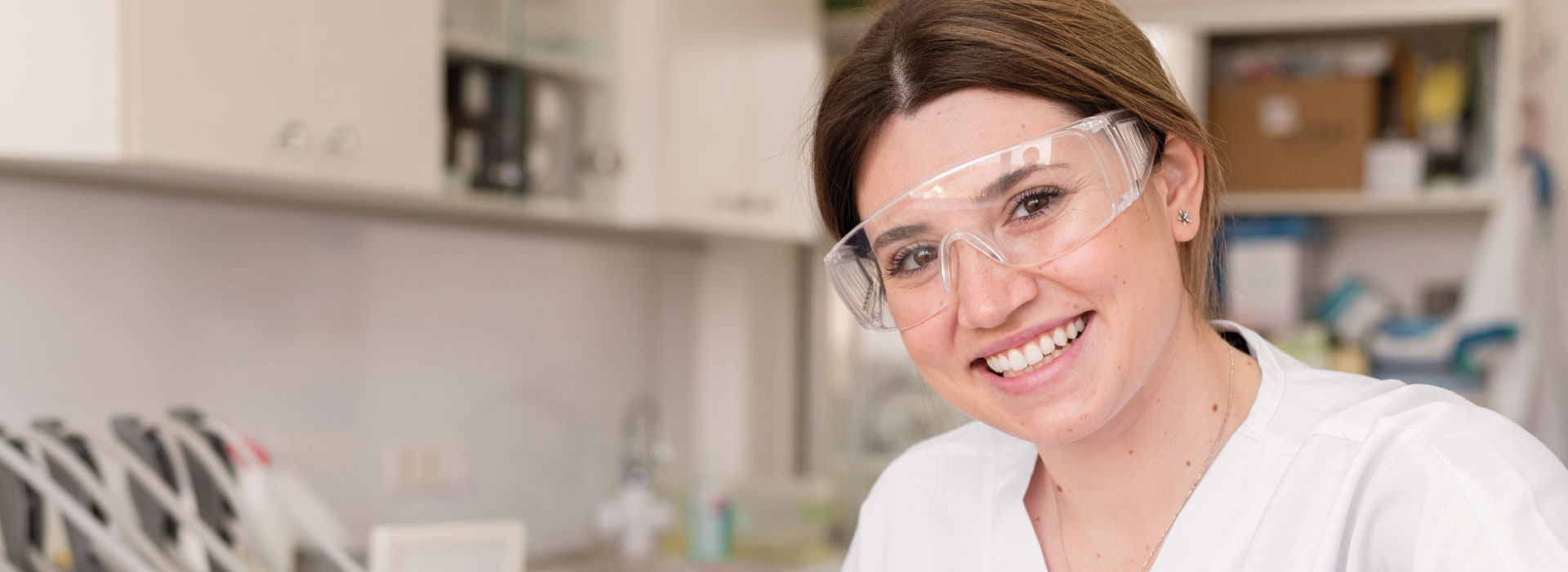 Chcesz zostać higienistką stomatologiczną? Zobacz, jak wygląda ta praca i ile zarabia higienistka st