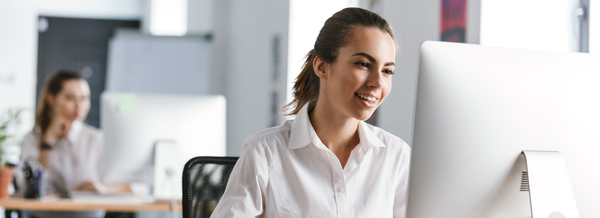 Technik administracji – czy warto? Zarobki, praca i przyszłość zawodu