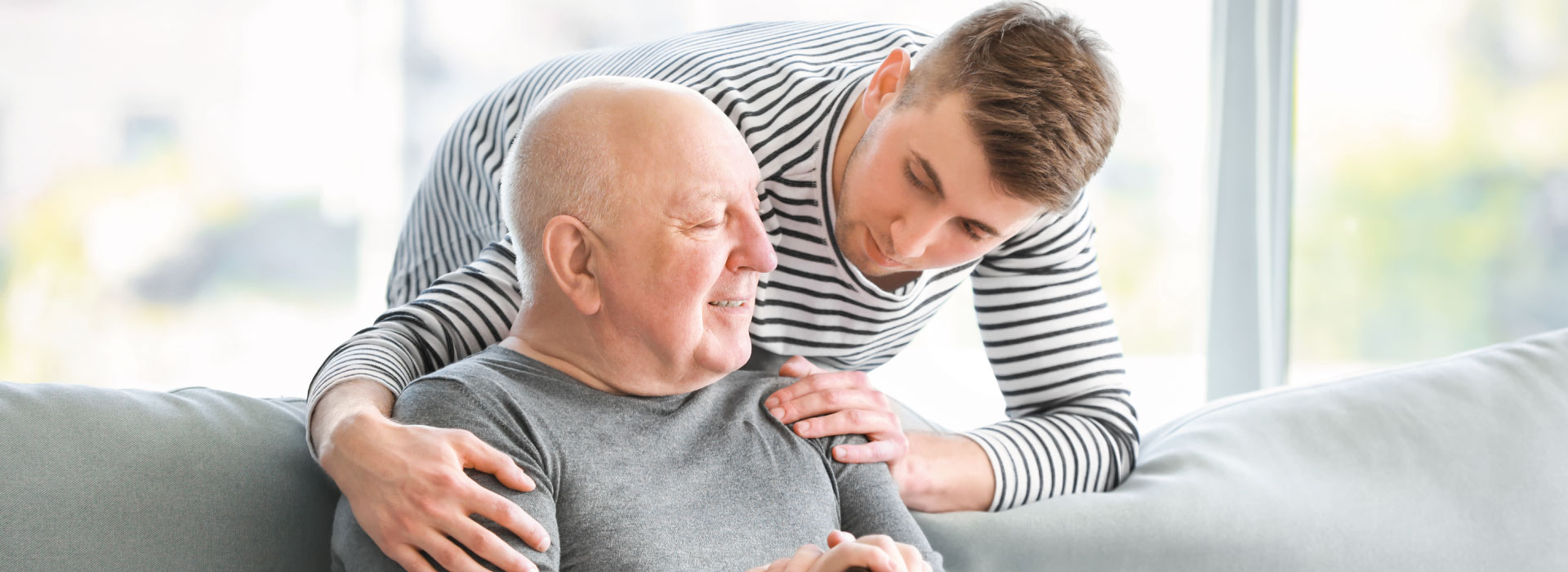 Ile zarabia opiekun w domu pomocy społecznej? Zobacz, czy warto pracować w DPS