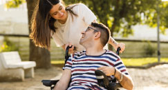 Zastanawiasz się, jak zostać asystentem osoby niepełnosprawnej? Sprawdź, czy to zawód dla Ciebie